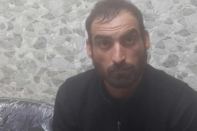 Bakı sakini Gəncədə qəbiristanlıqdan güldanlar oğurlayıb