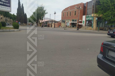 Bu yol kəsişmələrində piyadalar üçün təhlükəli vəziyyət yaranır