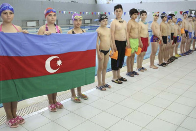 Üzgüçülük müsabiqəsinin qalibləri elan olunublar