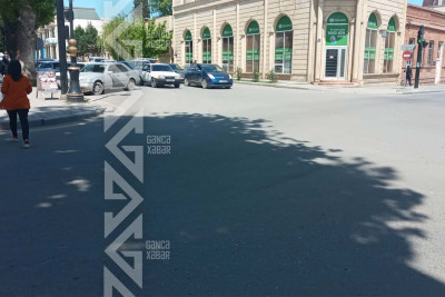 Şəhərin mərkəzi küçəsində piyada keçidi yoxdur