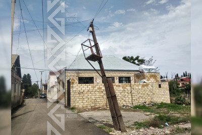 Elektrik və telefon xətlərini daşıyan dirəklərin təmirə ehtiyacı var