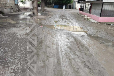 Yaşayış məntəqəsinin qarşısındakı məhəllə baxımsız haldadır