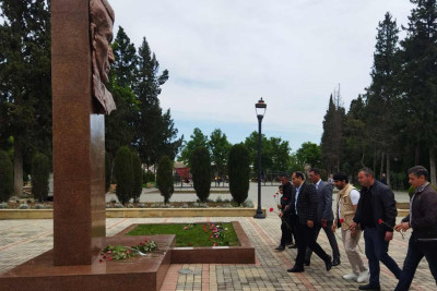 İsrafil Məmmədovun qəbirüstü abidəsi ziyarət olunub