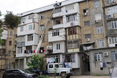 Bəzi binaların dam örtüyü və novdanları təmir edilib