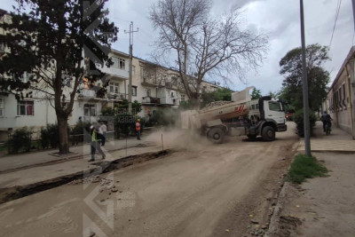 Bu küçənin sakinləri su və kanalizasiya sistemləri ilə təchiz olunurlar