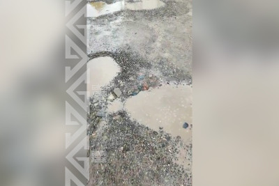 Küçələrdən birində su borusu partlayıb