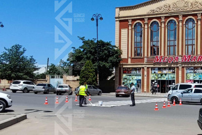 “Meqa Mart”ın qarşısındakı piyada zolağı bərpa olunur