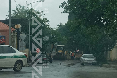 Nizami prospektində yol örtüyünə yamaq salınır