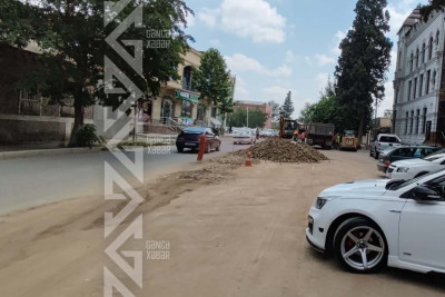 Ruzigar Qasımov küçəsində su və kanalizasiya sistemləri salınır