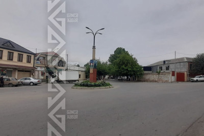 Bu küçələrdə piyadalar yolu keçməkdə çətinlik çəkirlər