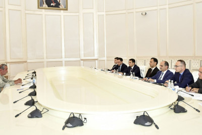 Mədəniyyət naziri sakinlərin müraciətlərini dinləyib