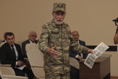 Şəhər rəhbərliyi sakinlərlə görüşüb