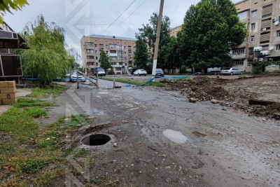 Yeni Gəncə və Mahrasa bağında artezian quyularının üstü açıqdır