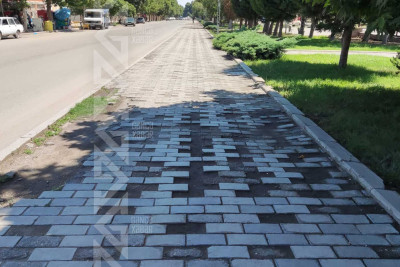 Sakinlər bu parkda tamet daşlarının yenilənməsini arzu edirlər