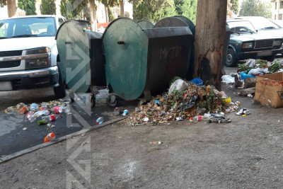 Bu küçədə zibil qutularının ətrafına tullantılar tökülür