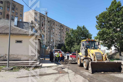 Mahrasa bağının su borusu partlayan ərazisində təmir işlərinə başlanıb