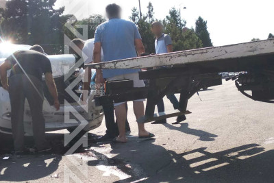 Minik avtomobili yük maşınına çarpılıb