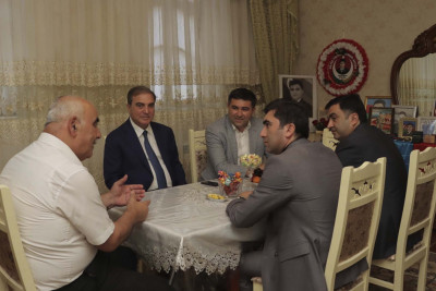 Niyazi Bayramov şəhid Hüseyn Quliyevin ailəsi ilə görüşüb