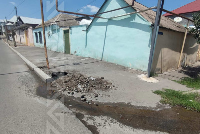 Pişnamazzadə küçəsində yeraltı su borusunda qəza olub