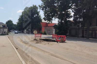 Ruzigar Qasımov küçəsində yolun bir hissəsi qazılıb