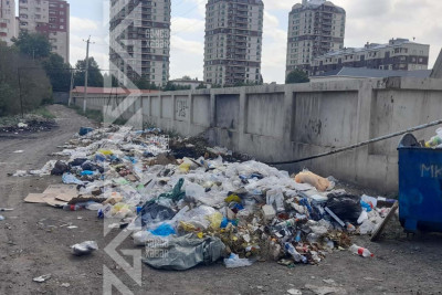 Bu ərazidə sakinləri pis qoxu və antisanitariya narahat edir