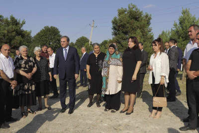 Niyazi Bayramov sakinləri səyyar qəbul edib