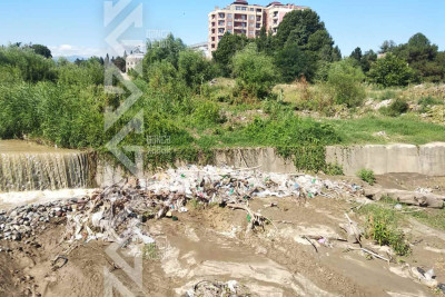 Gəncəçayın məcrasına məişət tullantıları atılıb