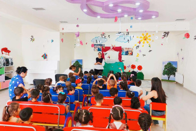 15 saylı kitabxanada uşaqlar üçün tamaşa nümayiş olunub