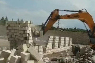 Şıxzamanlı qəsəbəsində qanunsuz tikili sökülüb