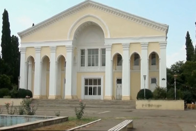Yeganə kinoteatr binamızın təmirə ehtiyacı var