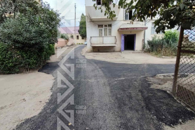 Bəzi küçələrə asfalt örtüyü salınır