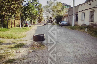 Şəhər prospektlərinin kölgəsində qalan küçələr