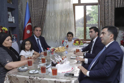 Əməliyyat olunan şəhid övladı ziyarət olunub