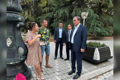 İcra başçısı ilə polşalı turistlərin görüşü baş tutub