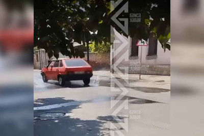 Bir ay öncə partlayan su borusu hələ də təmir edilməyib