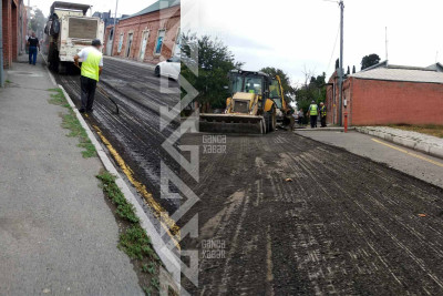 Daha iki küçədə asfalt örtüyü qaşınır