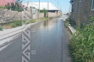 Sevinc qəsəbəsində su xətti partlayıb