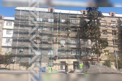 Şəhərimizdə bir sıra binaların fasadı yenilənir