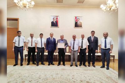 Şair Zaur Quliyev təltif edilib