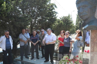 Mədəniyyət nümayəndələri Şahmar Ələkbərovu yad ediblər