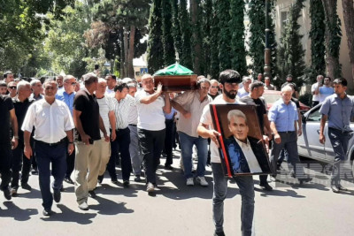 Surət Hüseynov torpağa tapşırılıb