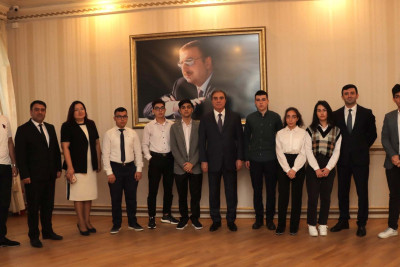 İmtahanlarda 650-dən çox bal toplayan məzunlar təltif olunublar