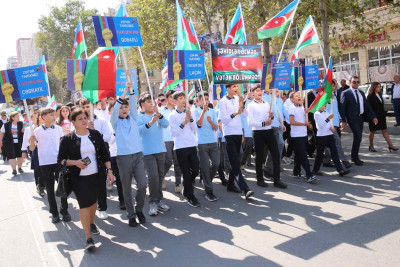 "Məktəbdən qələbəyə" adlı yürüş baş tutub