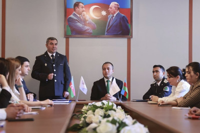 Miqrasiya ilə bağlı tələbələrlə müzakirə aparılıb