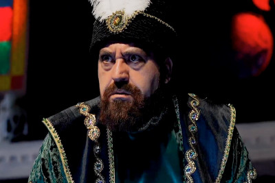 Gəncə Dövlət Dram Teatrı açılış tamaşasını dəyişib