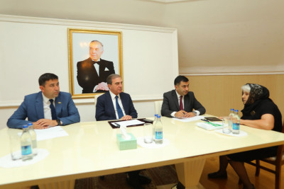 Şəhər rəhbərliyi sakinlərin müraciətlərini dinləyib