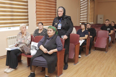 İcra Hakimiyyətinin əməkdaşları həftə ərzində sakinlərlə görüşüblər