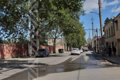 Şəhərin mərkəzində su borusu partlayıb