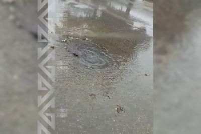 Yağışdan sonra avtomobil və piyadaların hərəkətinə maneələr yaranıb