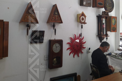 Şəhərimizdə 40 ildir qədim saatları təmir edən usta fəaliyyət göstərir